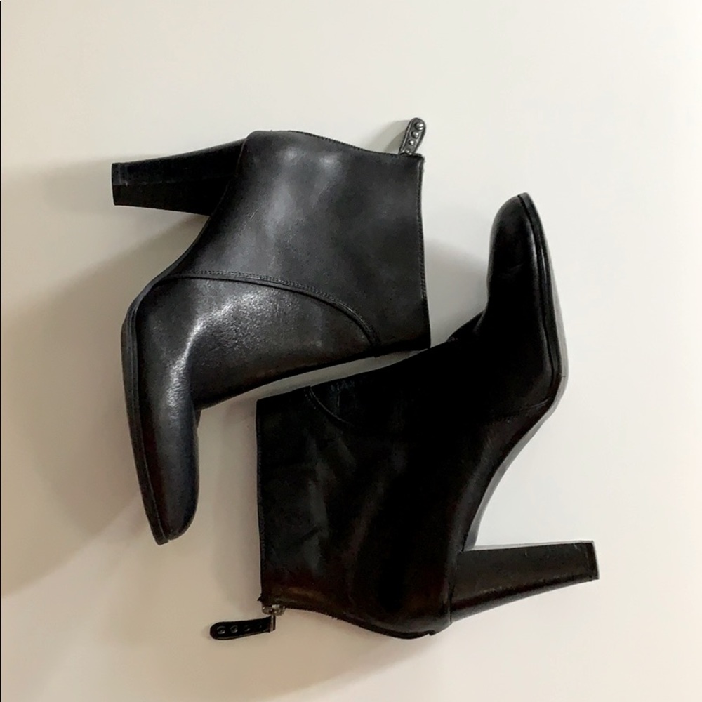 Adrienne Vittadini black heel booties in size 9